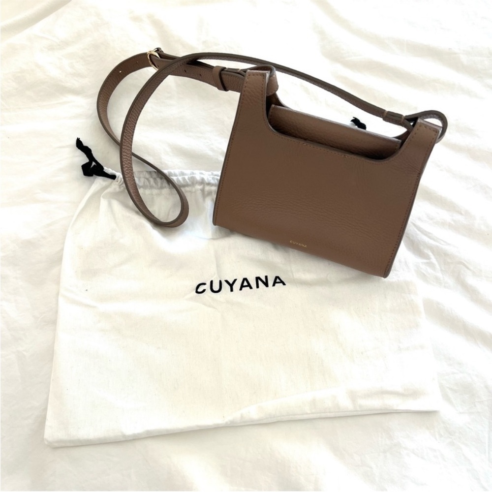 Cuyana Mini Double Loop bag in Cappucino - Picture 7 of 16